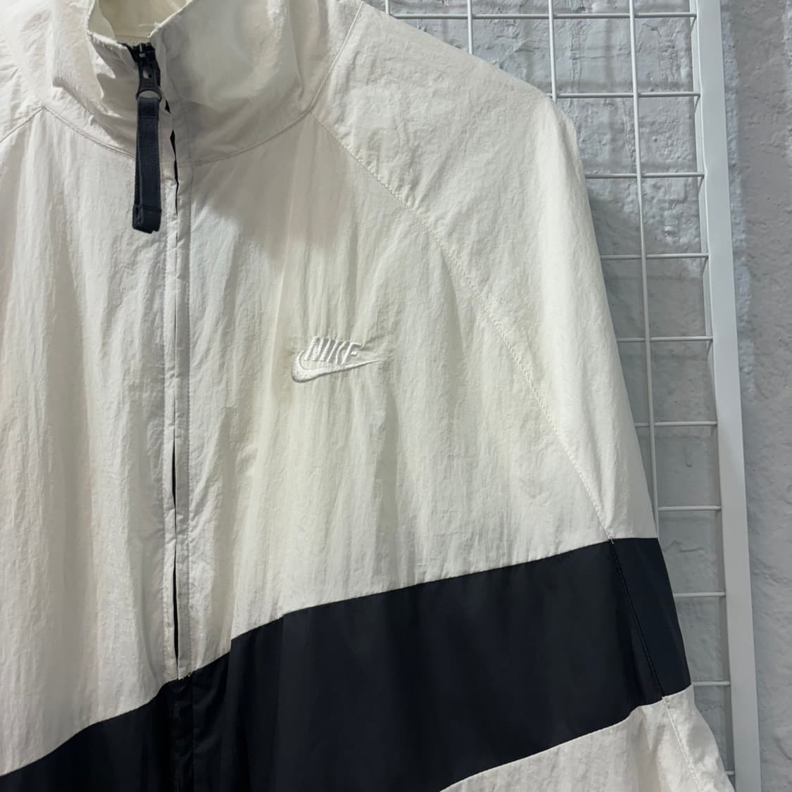 나이키 빅 스우시 흰 검 바람막이 자켓 2XL 상품이미지5