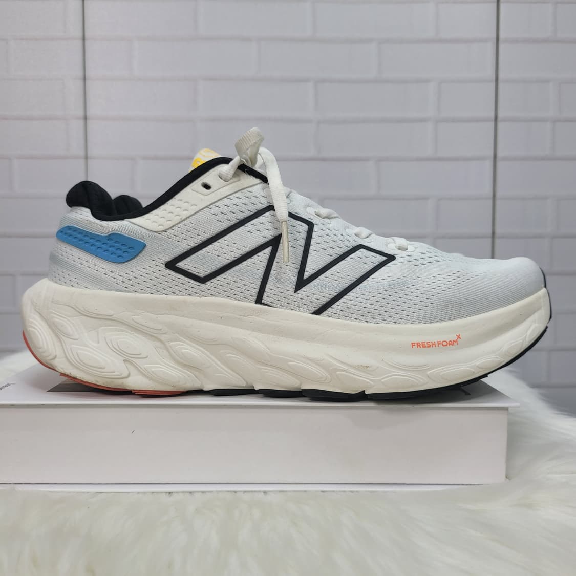 뉴발란스 프레쉬폼 X 1080 V13 스니커즈 운동화 신발 265사이즈 상품이미지1