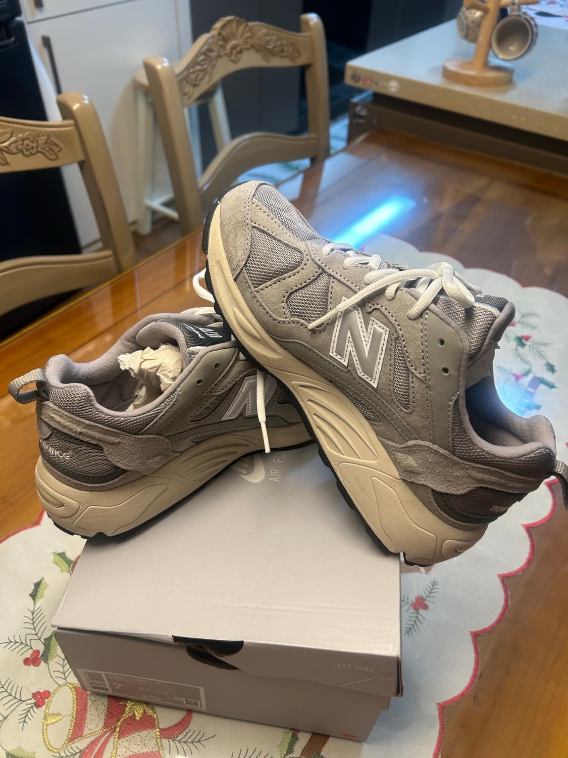 뉴발란스 그레이 240mm 운동화 상품이미지1