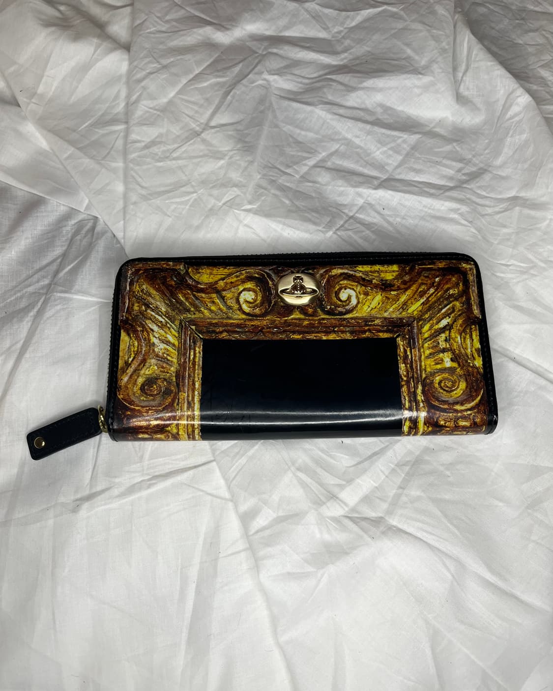 비비안 웨스트우드 바로크 프레임 프린트 집어라운드 롱 월렛 상품이미지1