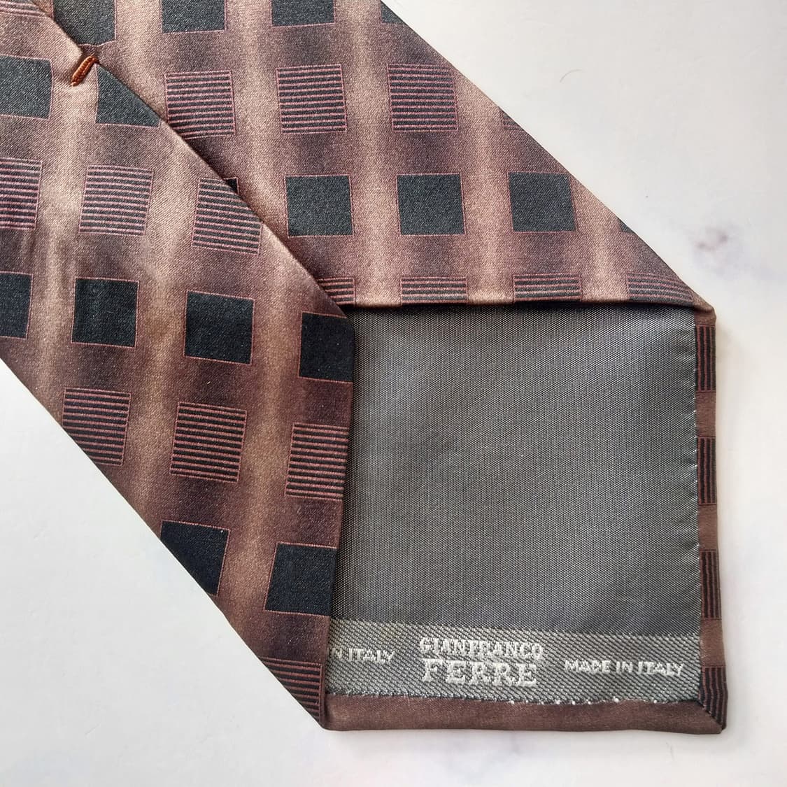 지안프랑코 페레 실크 기하 패턴 넥타이 9.4cm A+등급 K1884
 상품이미지8