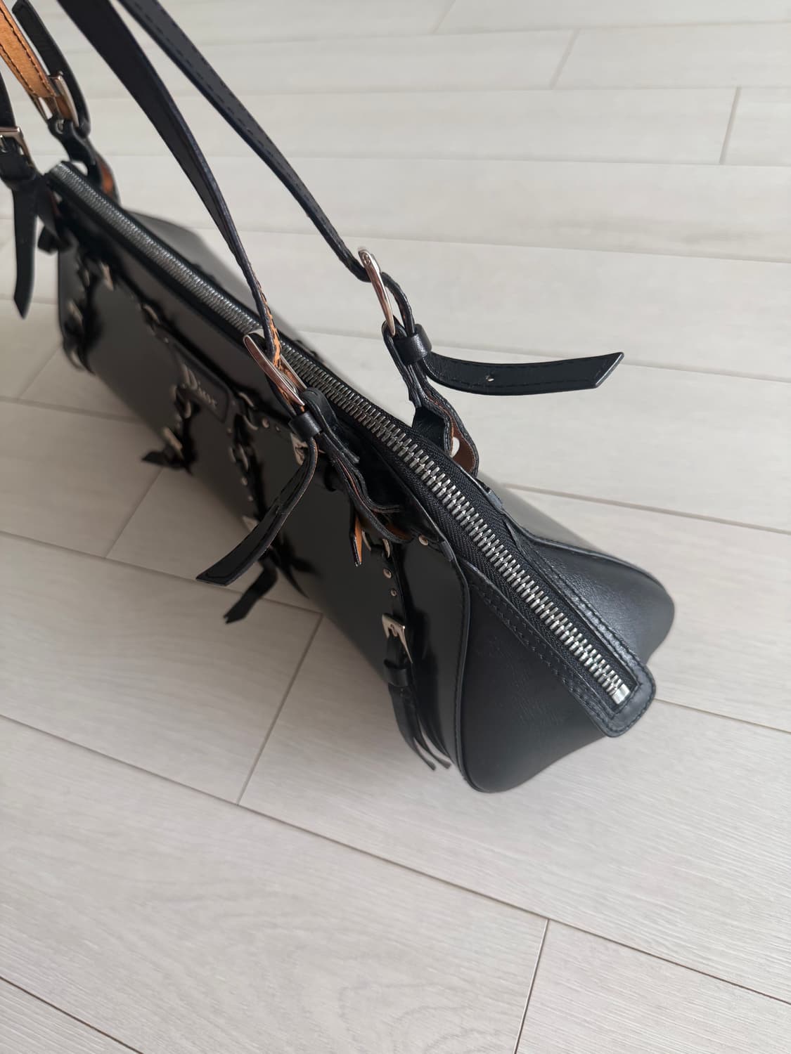 디올 하드코어 피어싱 숄더백 상품이미지5