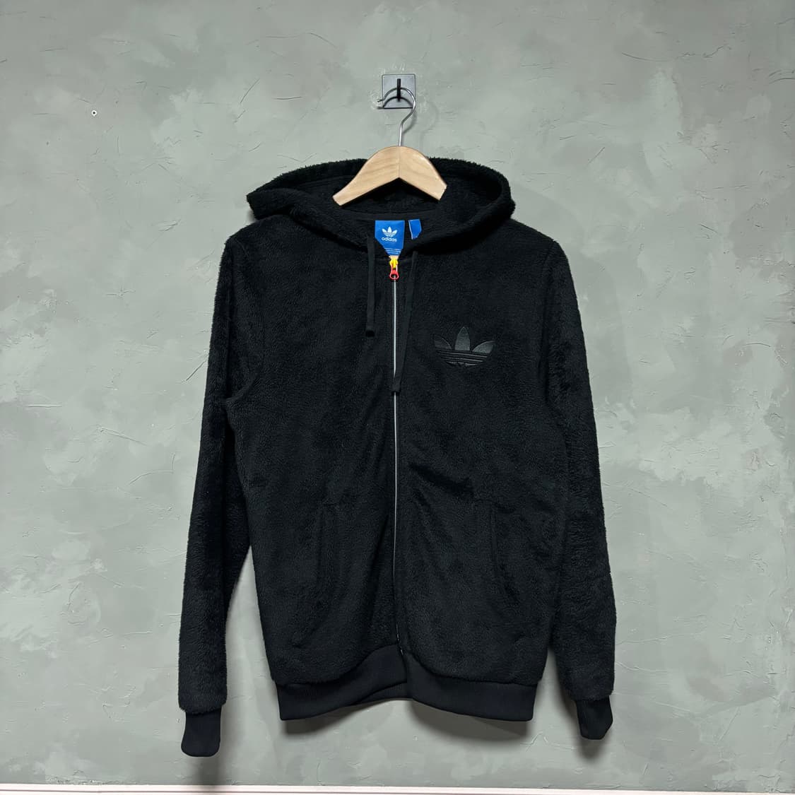 아디다스 파이어버드 백로고 쉐르파 후리스 검정 상품이미지1