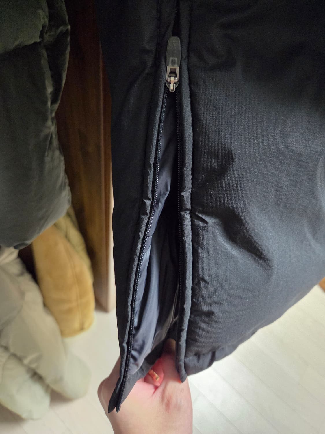 몽벨 가이아 구스다운 코트 롱패딩 판매합니다. 상품이미지6