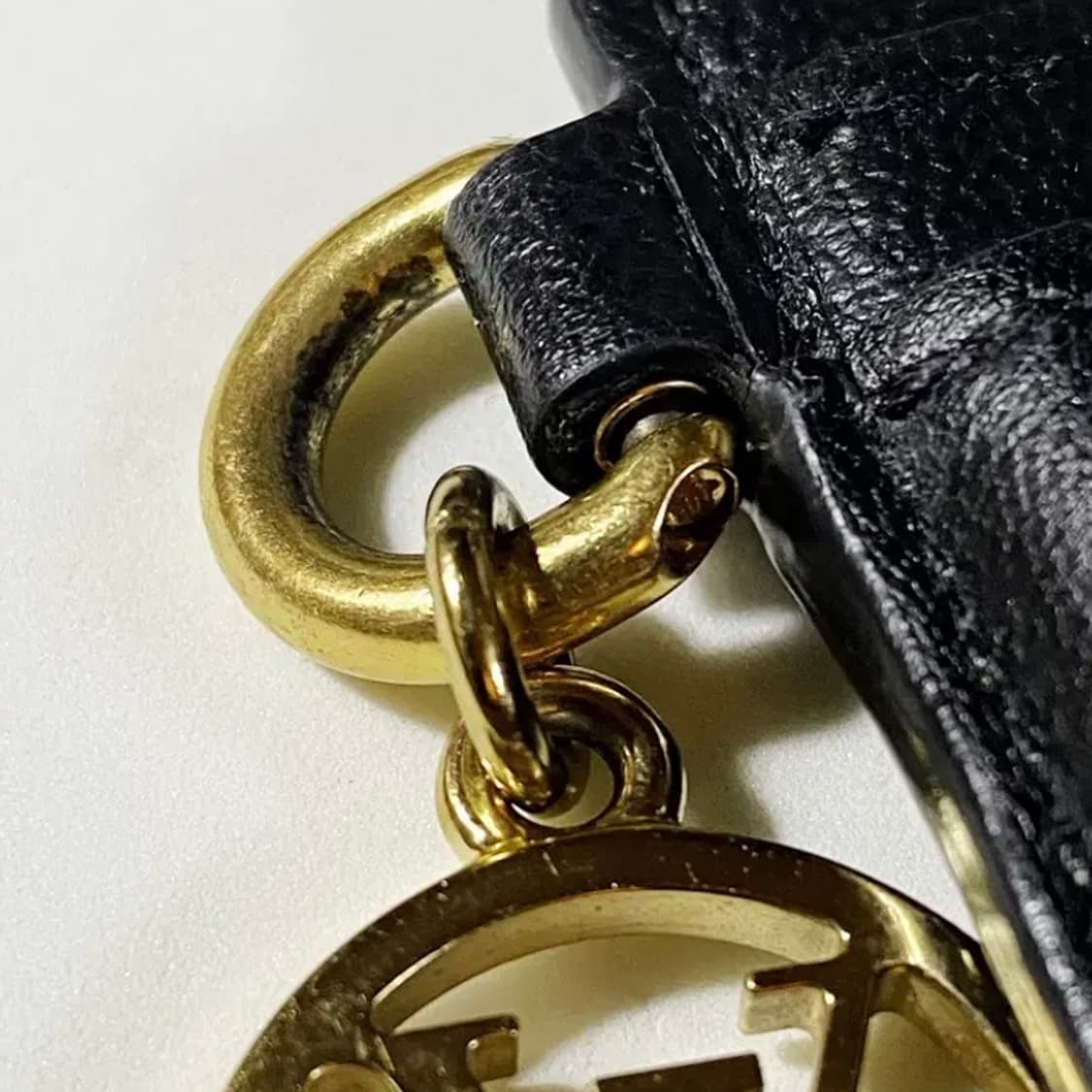 [정품] 루이비통  LV 모노그램 블랙 엠보스드 램스킨 H32 카드지갑 상품이미지5