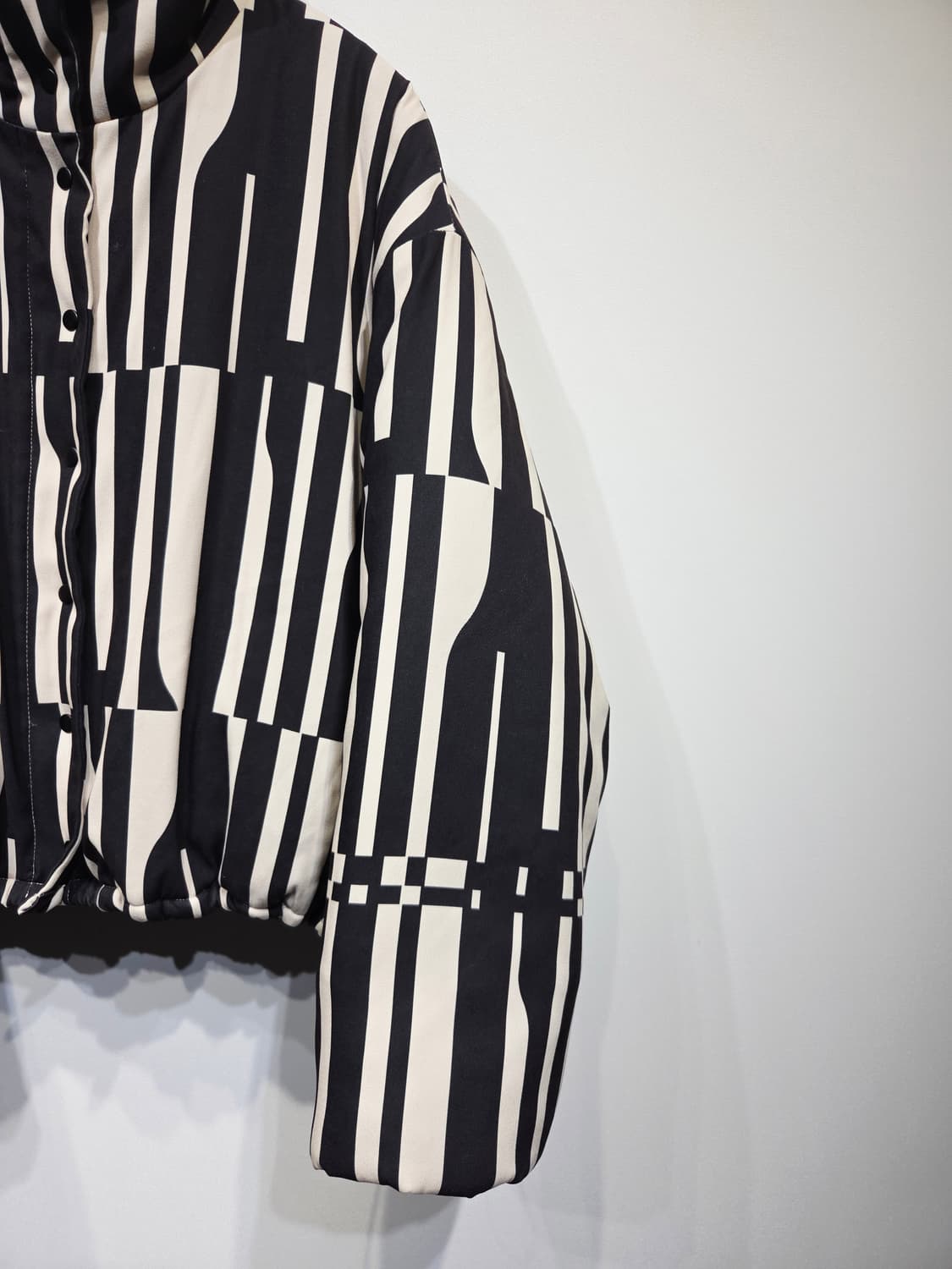 EDITIONWOOD 에디션우드 기하학 패턴 크롭 숏패딩 상품이미지6