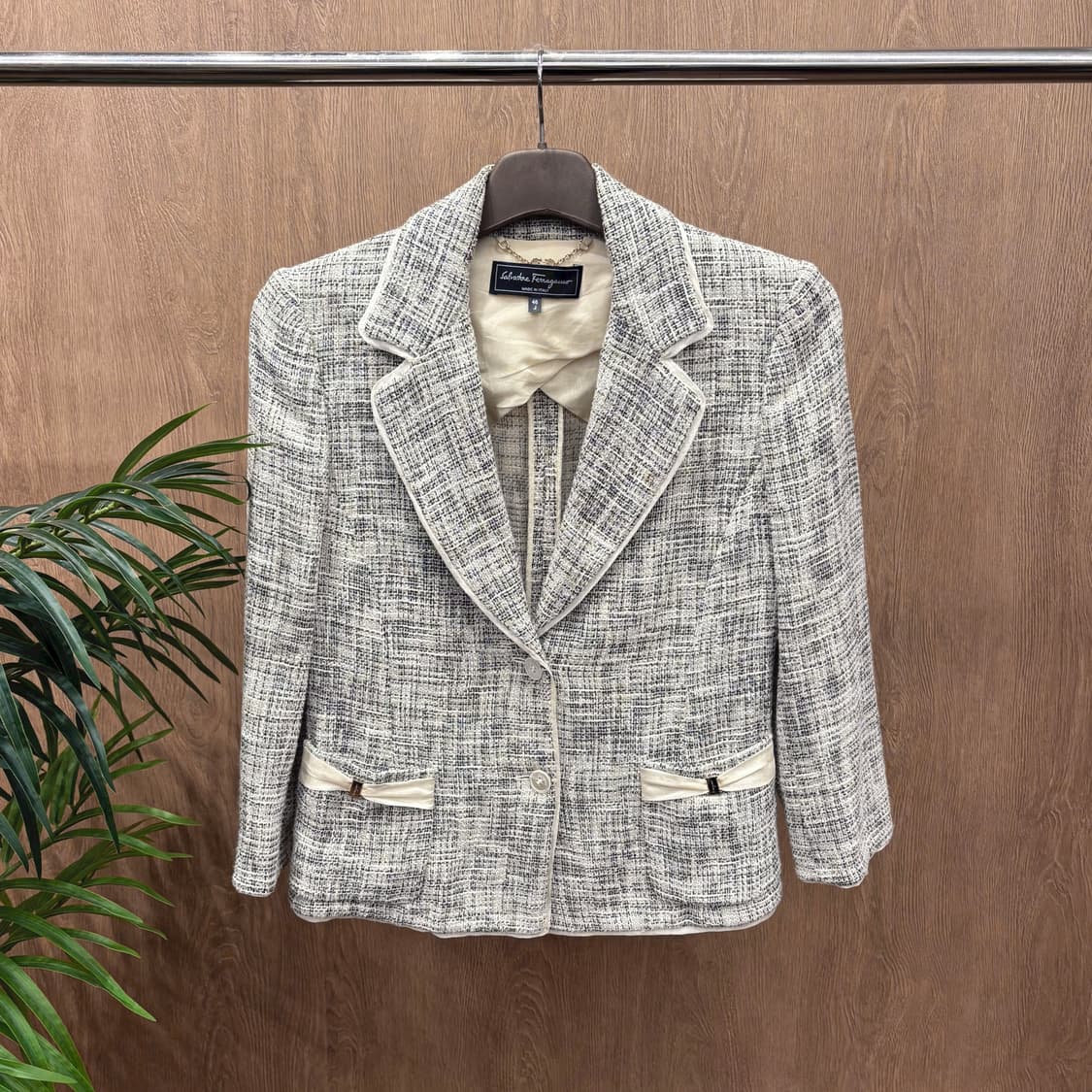 살바토레 페라가모 트위드 자켓 간치니 버클 포켓 테일러드핏 아이보리 상품이미지1