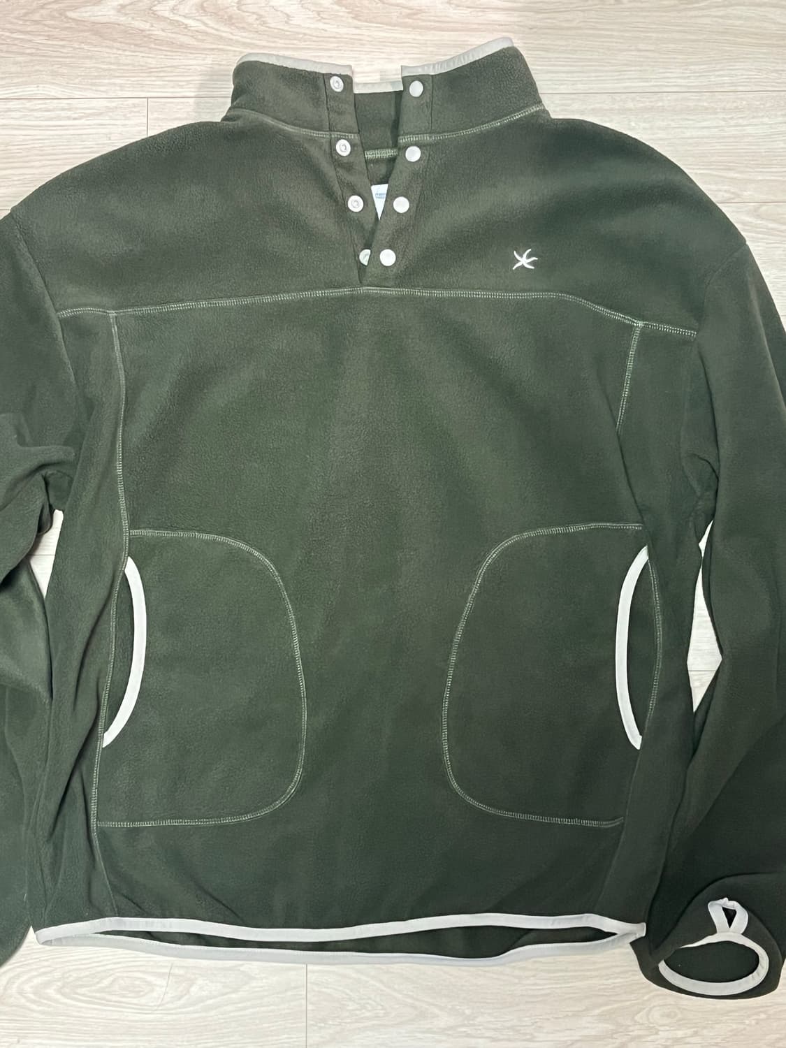 더콜디스트모먼트 하프 버튼 플리스 카키 L사이즈 상품이미지3