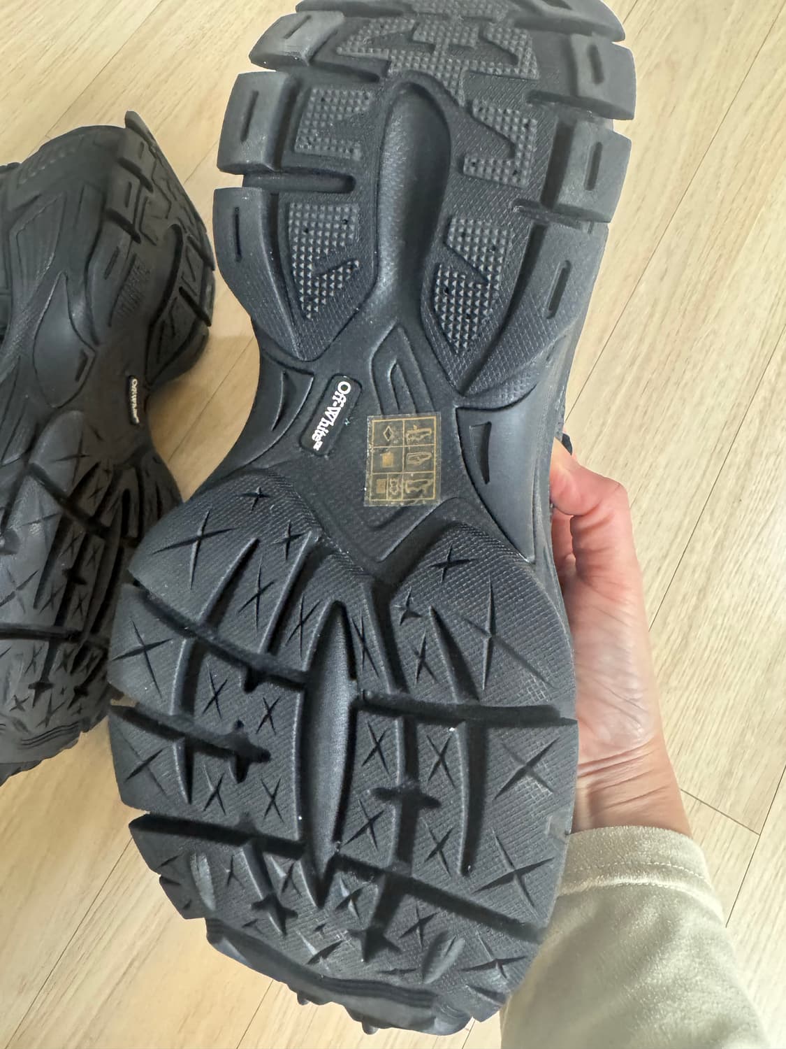 오프화이트 "GLOVE" 블랙 스니커즈 240-245 새상품 상품이미지3