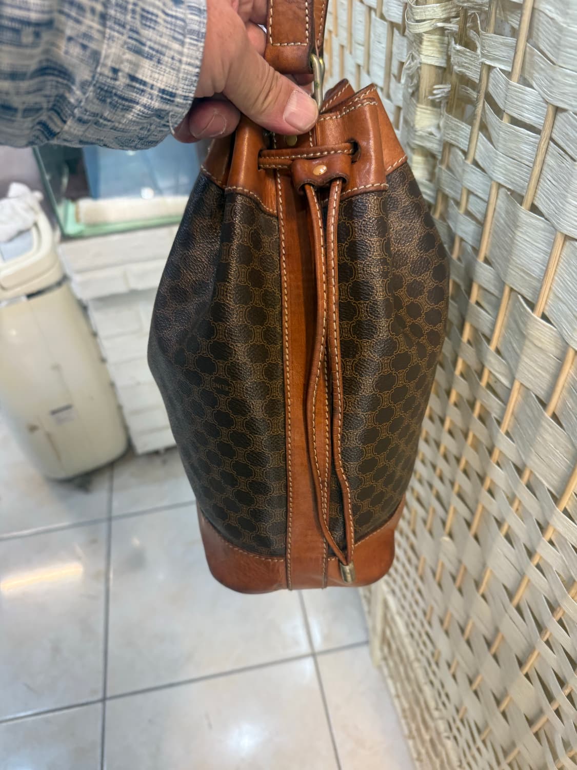 정품 셀린느 마카담 복주머니 숄더백 팝니다 상품이미지3