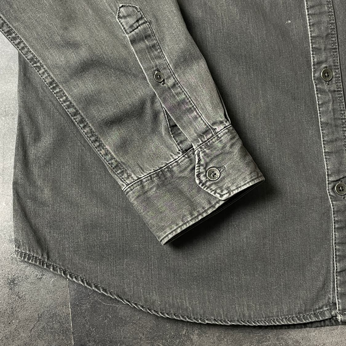 CALVIN KLEIN 캘빈클라인 그레이 워싱 코튼셔츠 A00472 상품이미지5