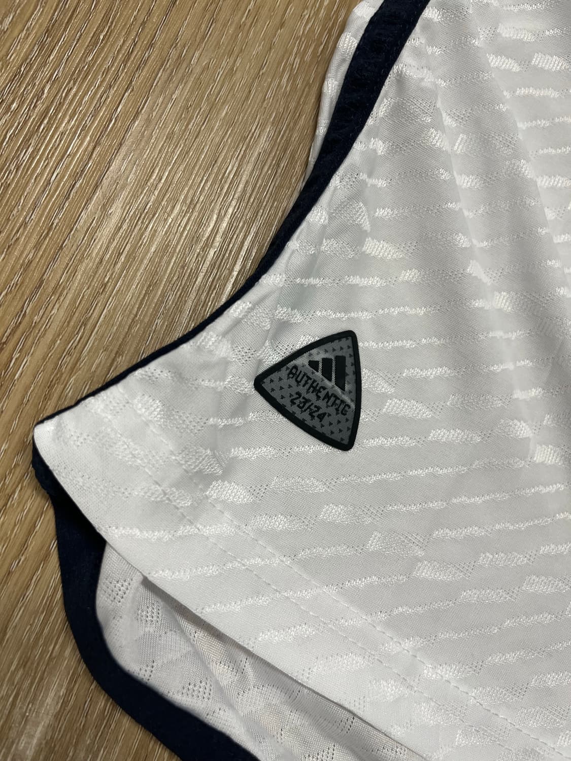 아디다스 레알마드리드 홈 어센틱 유니폼 져지 2XL 상품이미지4