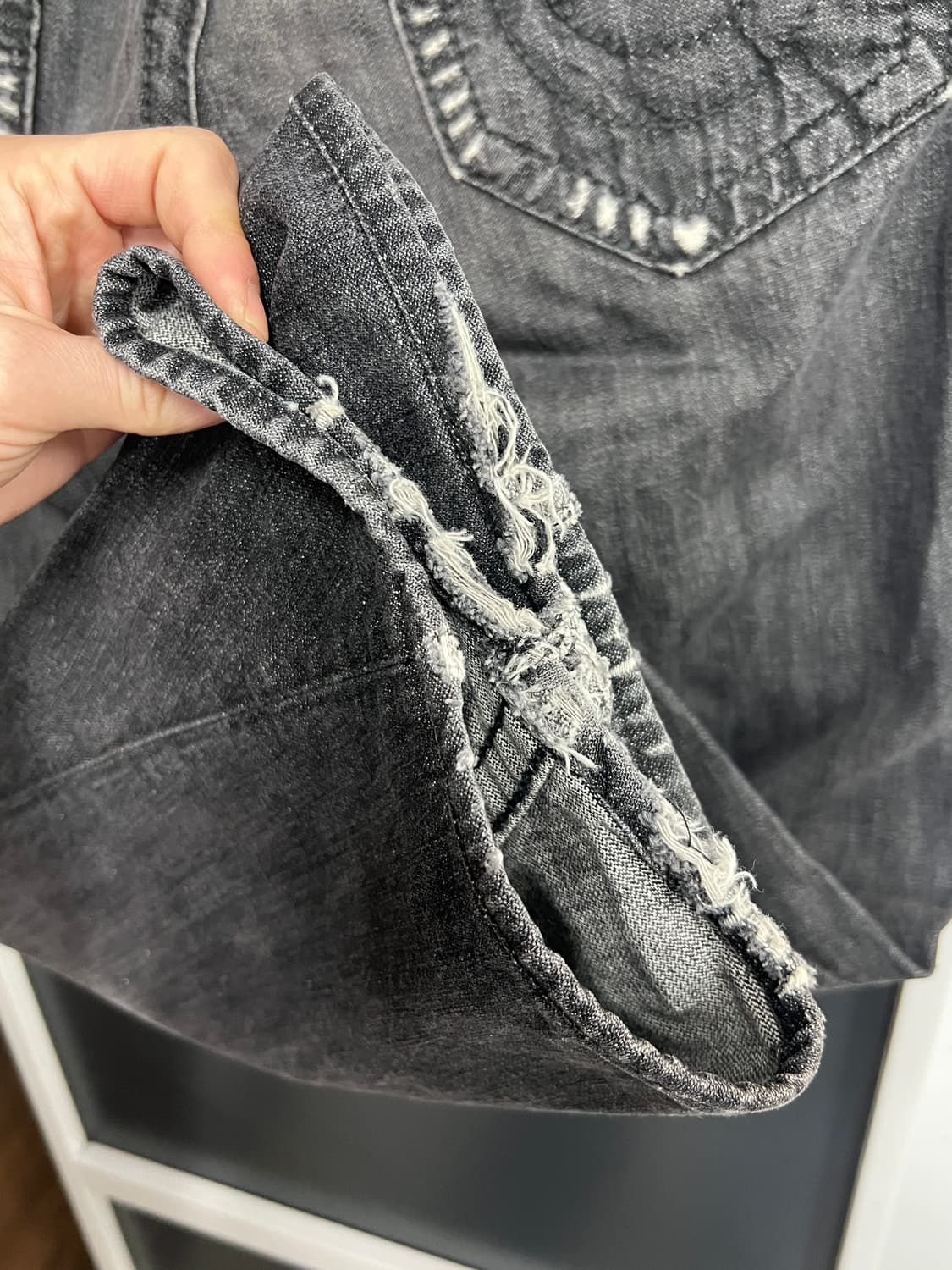 True Religion 트루릴리전 조이 빅 T 부츠컷 흑청 데님 팬츠 상품이미지3