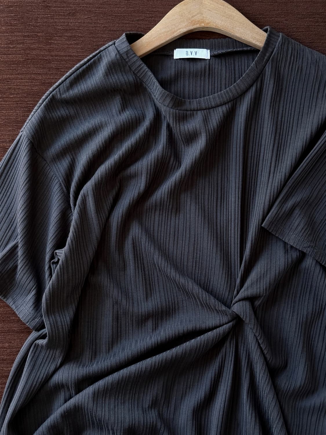 Irregular pattern stretched airy top 상품이미지1