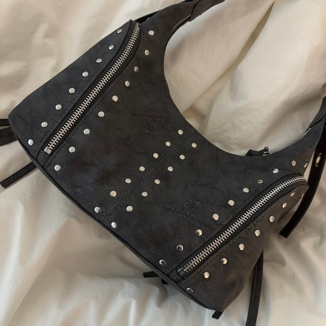 일리고 리프 아일렛 숄더 백 블랙 상품이미지5