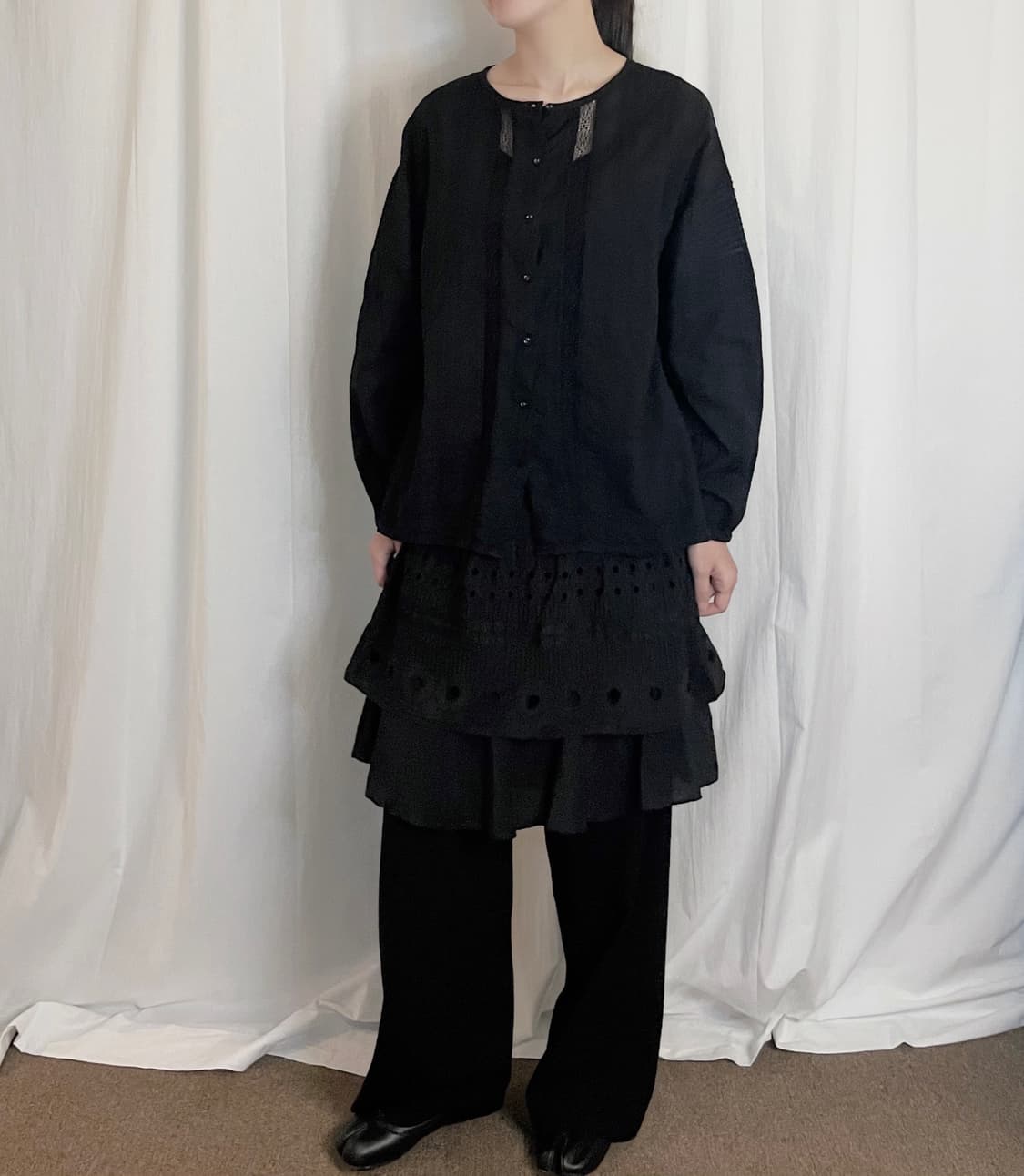 Lace Punching Round Shirt Jacket - Black 상품이미지2