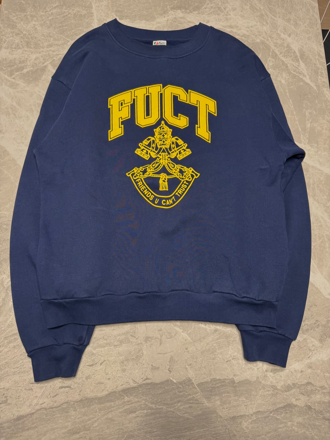 Fuct 바티칸 시티 크레스트 크루넥 상품이미지1