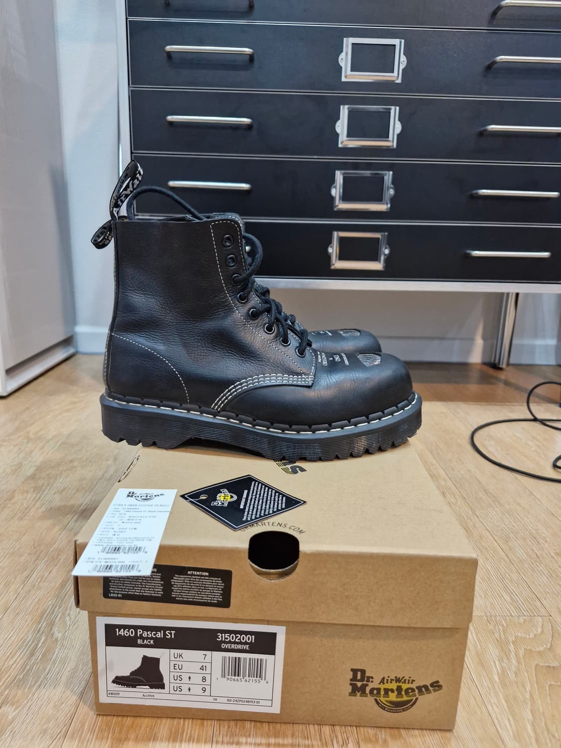 닥터마틴 1460 파스칼 스틸토 260(us8 uk7)사이즈 팝니다 상품이미지2