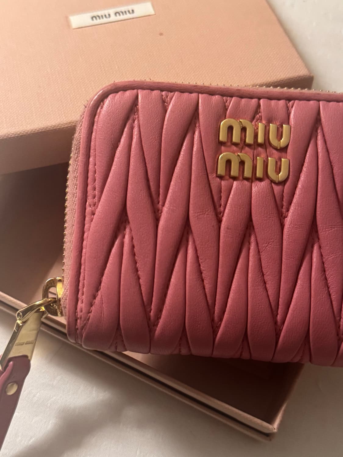 미우미우 마테라쎄 지갑 핑크 상품이미지1