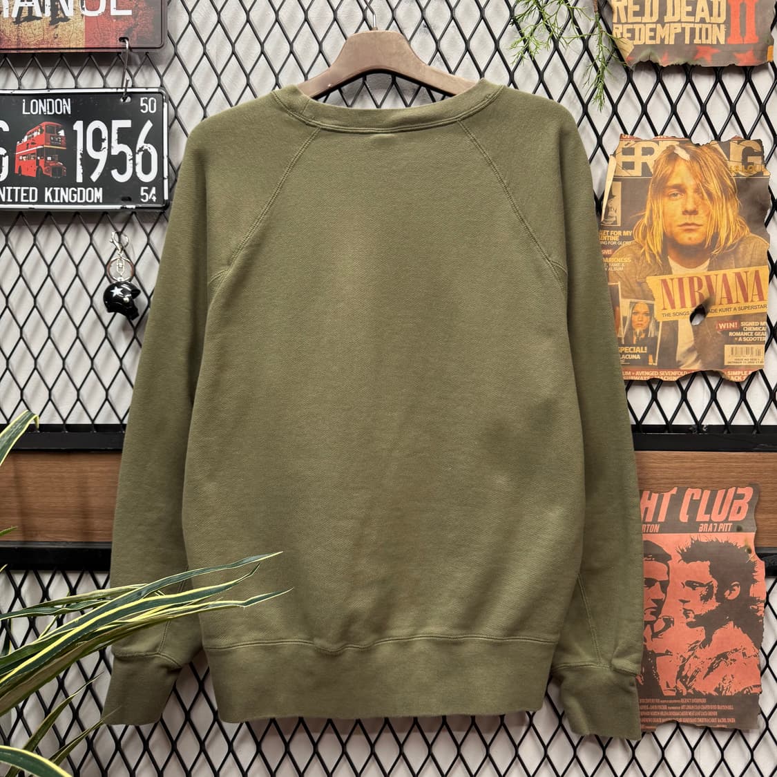 나이키 에어 스웻셔츠 전면 자수 로고 포인트 카키 상품이미지2