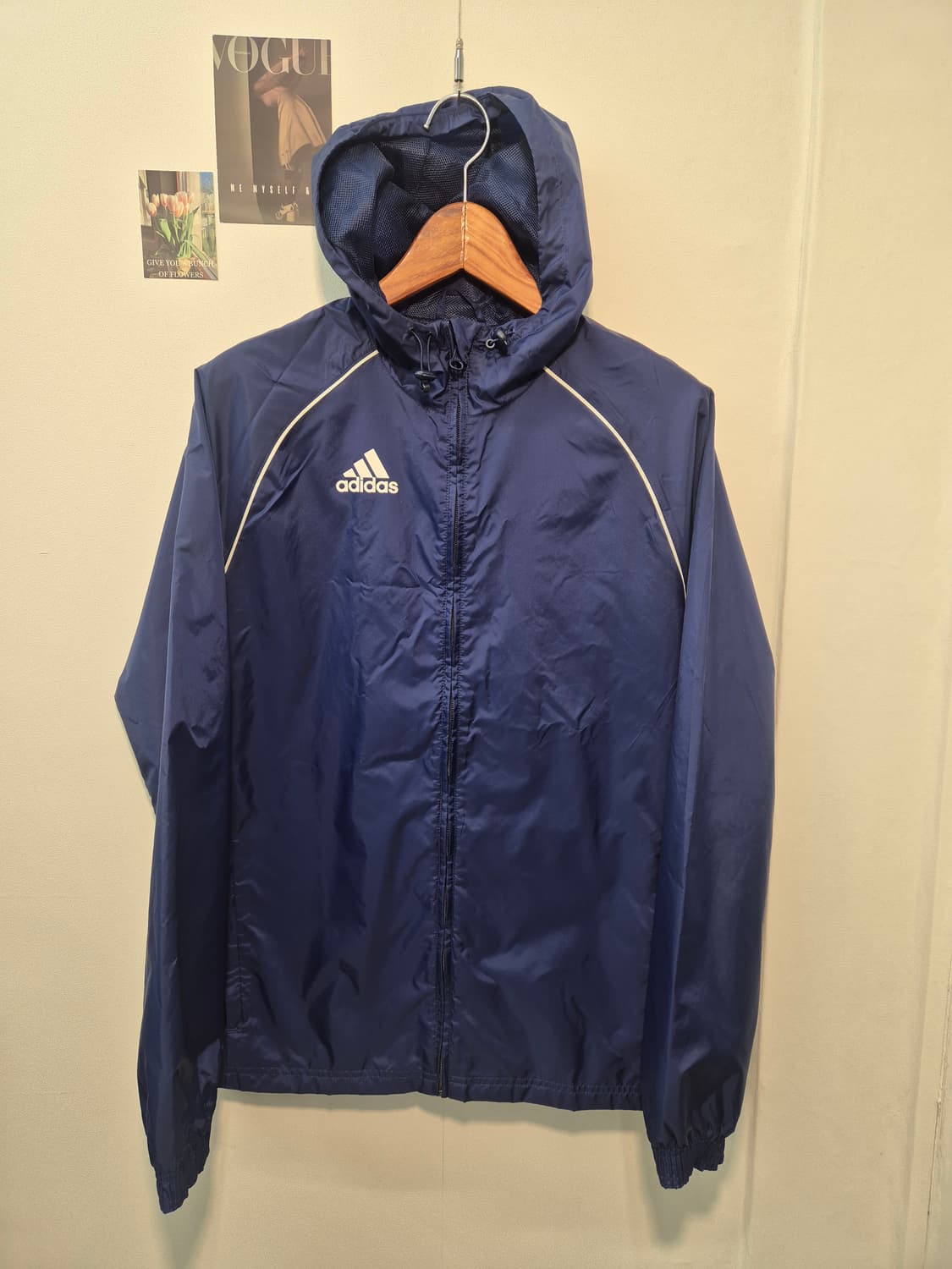 아디다스 네이비 색상의 바람막이 M (100)
 상품이미지1