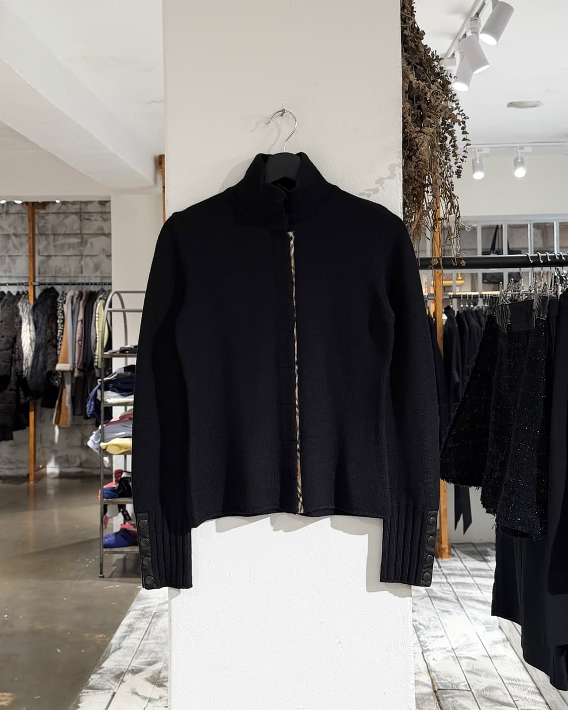 버버리 블랙 울 히든버튼 하이넥 가디건 상품이미지1