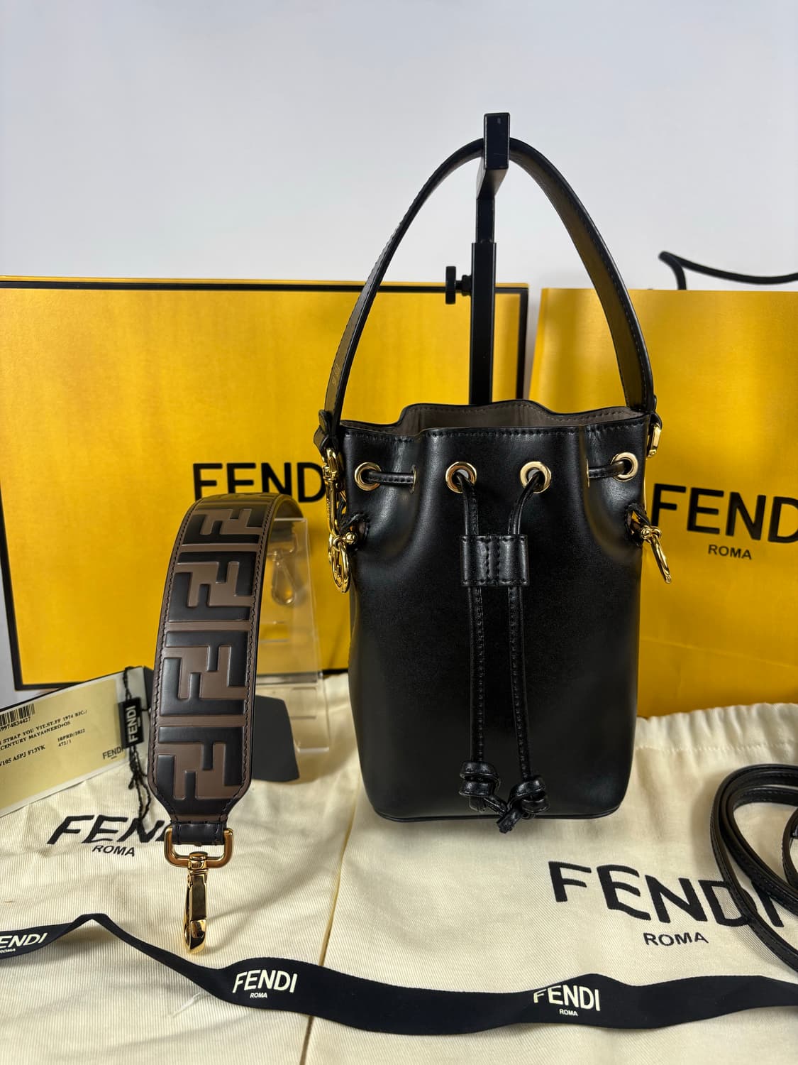 (새상품급/풀구성)펜디 몬트레조 버킷백+미니 스트랩유 상품이미지2