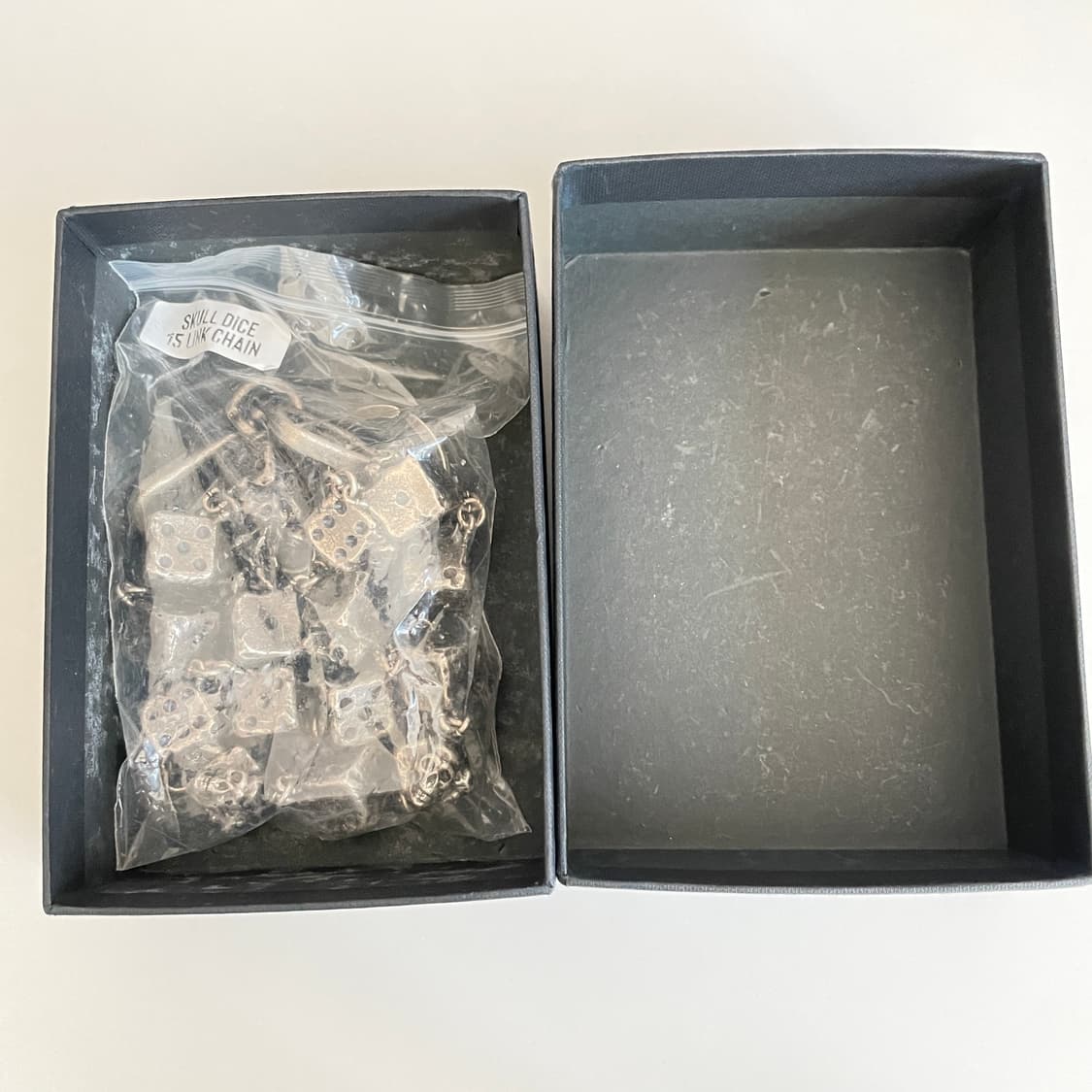 에모스탠스클럽 다이스 체인 판매합니다 상품이미지2