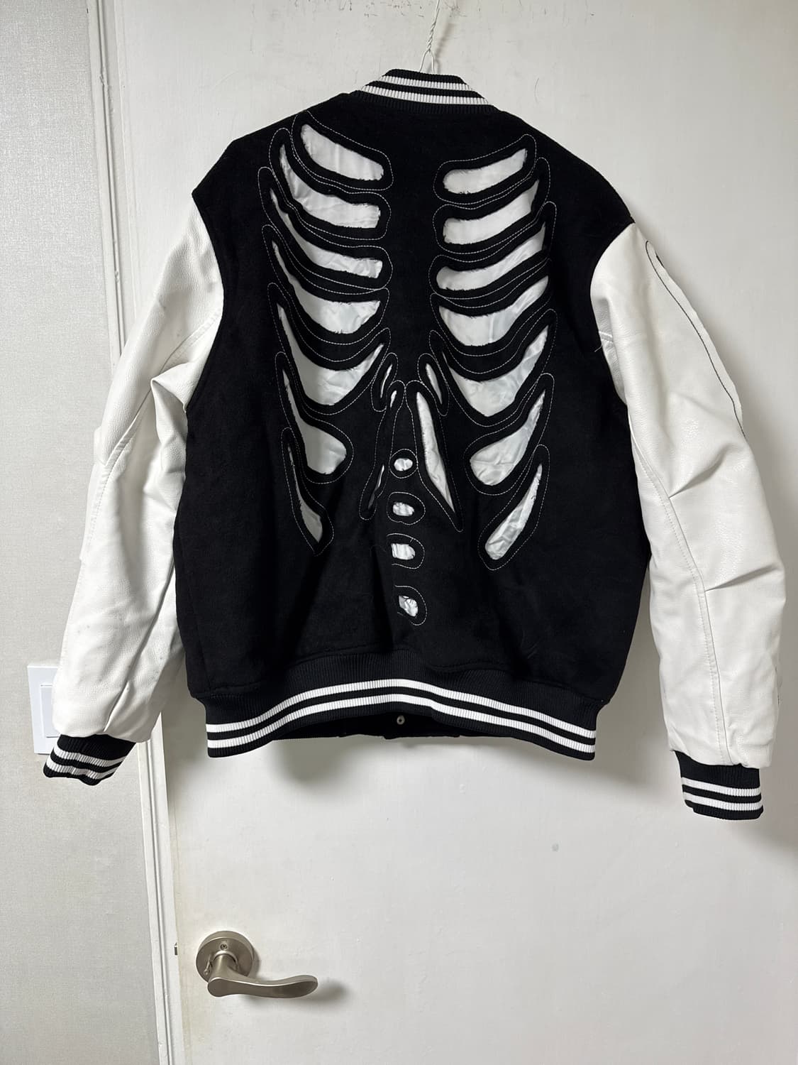 써저리(Surgery)의 본 커팅 울 바시티 안감 패딩재킷 상품이미지4