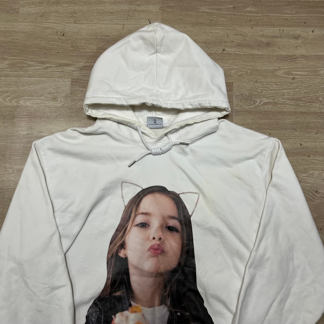 아크메드라비 베이비 빅프린팅 레터링 후드 티셔츠 [화이트] 2사이즈 상품이미지2