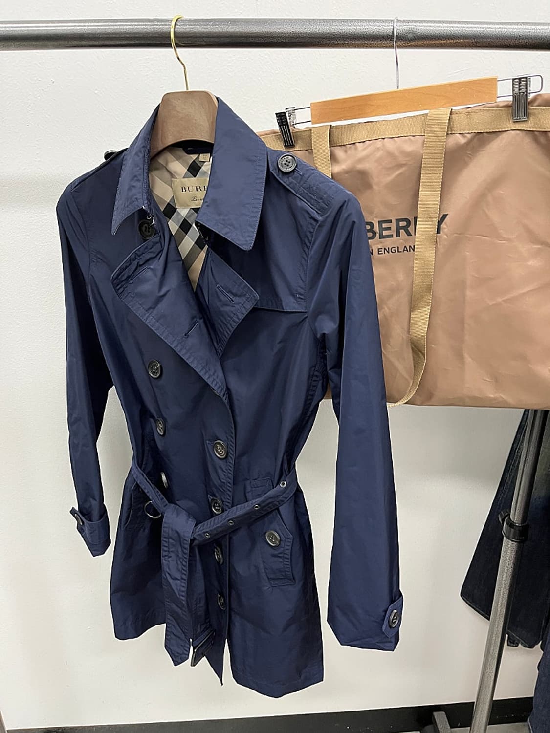 66) 버버리 네이비 폴리쉘 트렌치코트  상품이미지1