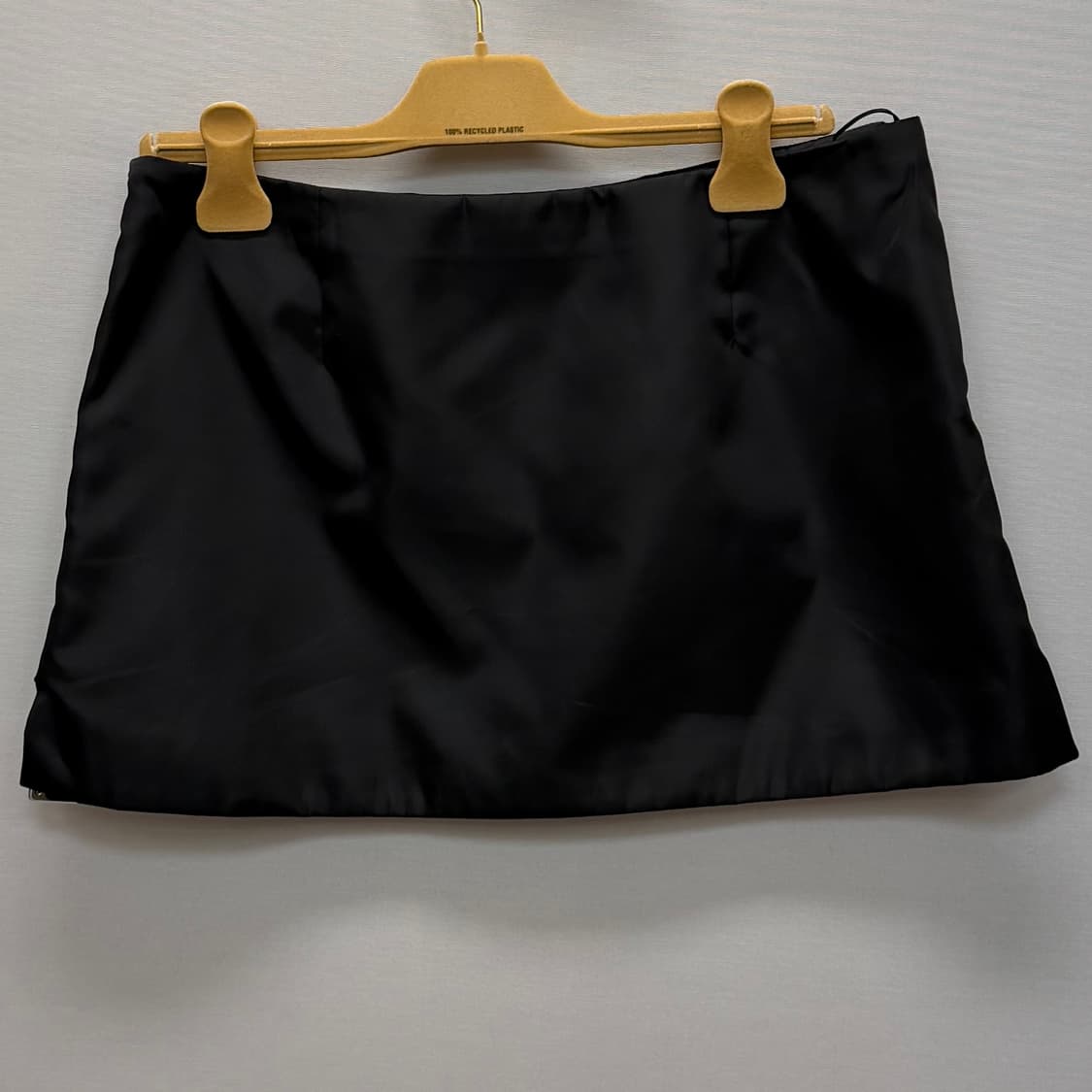 프라다 삼각로고 사이드헴 나일론 미니스커트 ( 30 ) 상품이미지4
