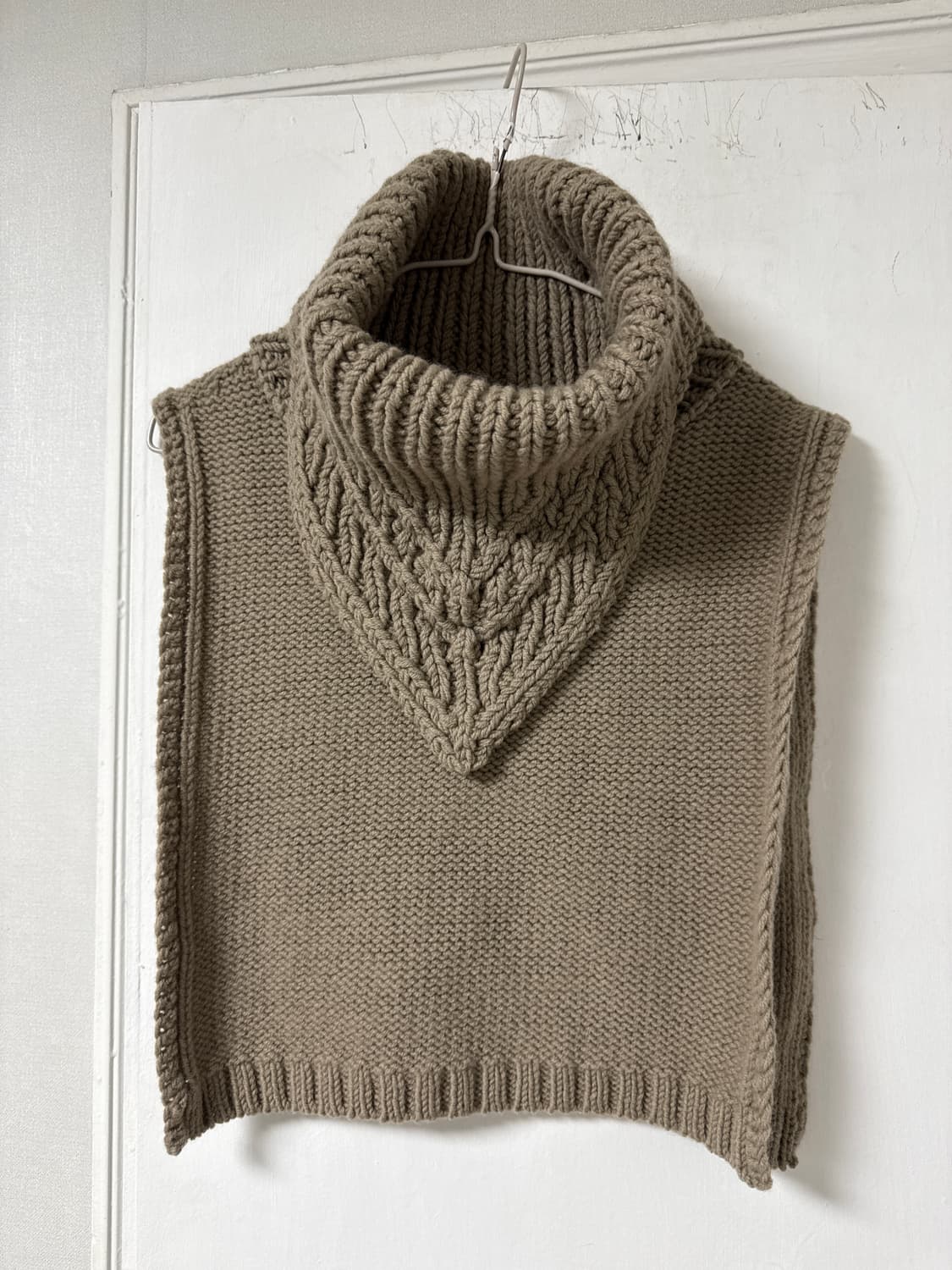 더솔로이스트 2017AW 울 반다나 넥워머 베이지컬러 상품이미지4