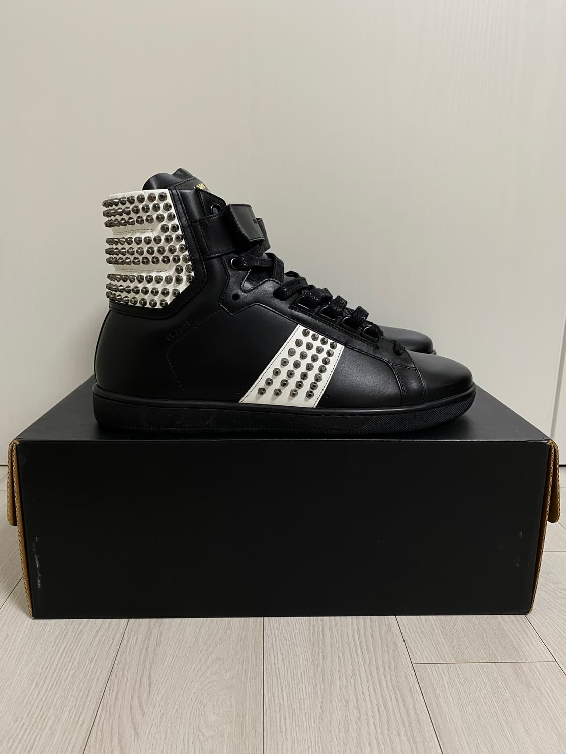 SAINT LAURENT SL/14H STUD SNEAKERS 상품이미지4