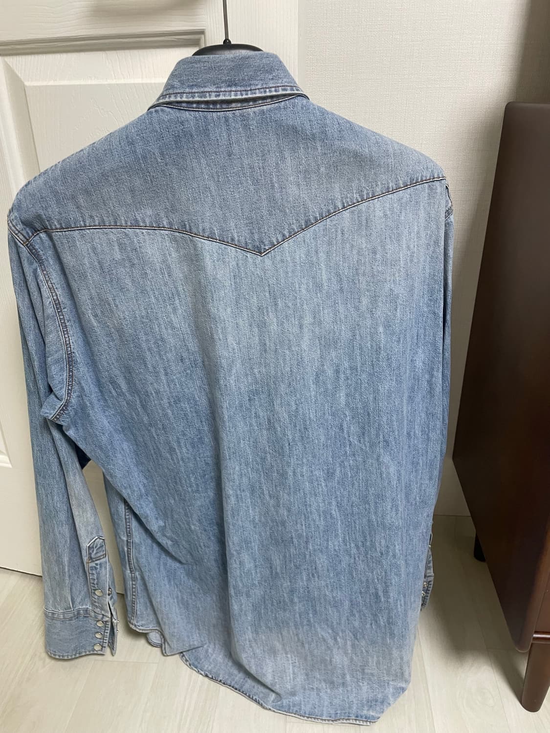 Husbands paris  허즈밴드 셔츠 워시드 라이트 블루 상품이미지3