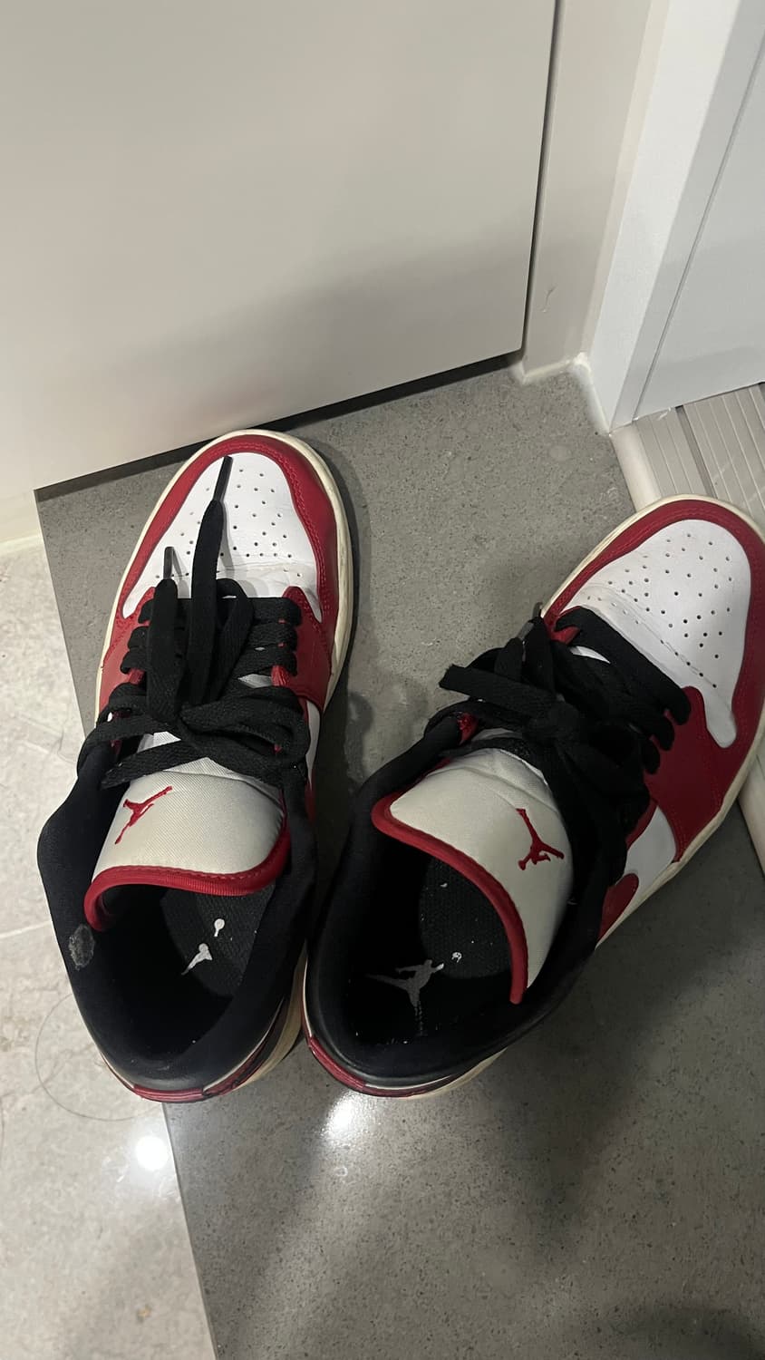 나이키 에어 조던 1 로우 화이트 레드 블랙 240 상품이미지2