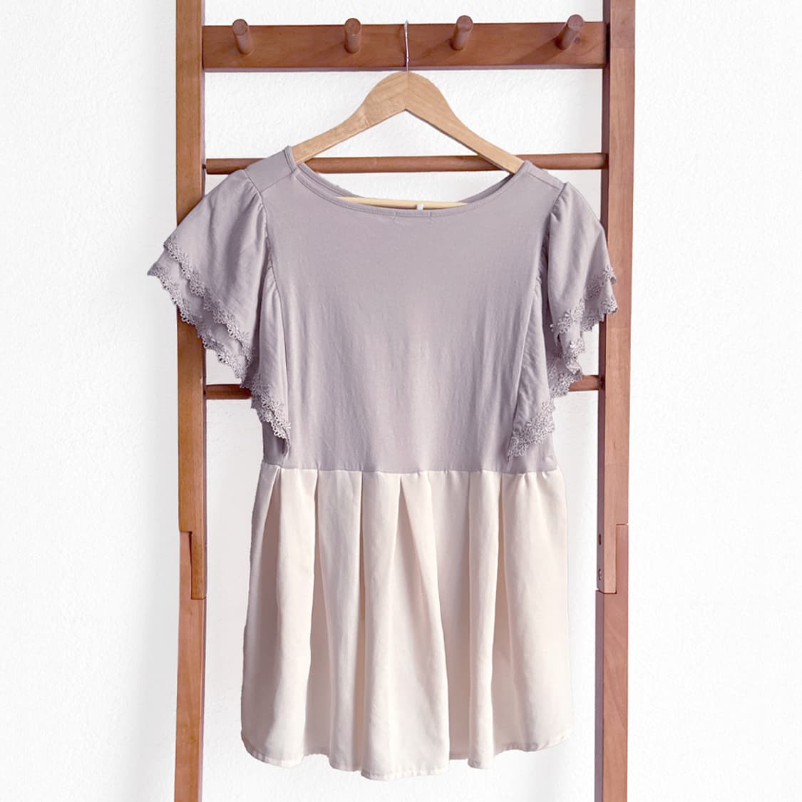  [AXES FEMME] 안개빛 레이스 플레어 블라우스 상품이미지4