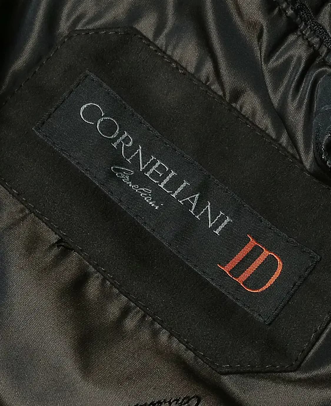 꼬르넬리아니 [Corneliani] 블랙 트렌디 후드 패딩 코트 상품이미지8