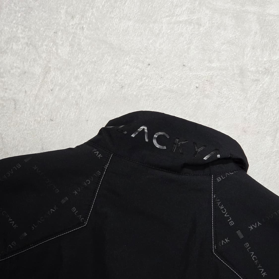 블랙야크 블랙 바람막이 상품이미지5