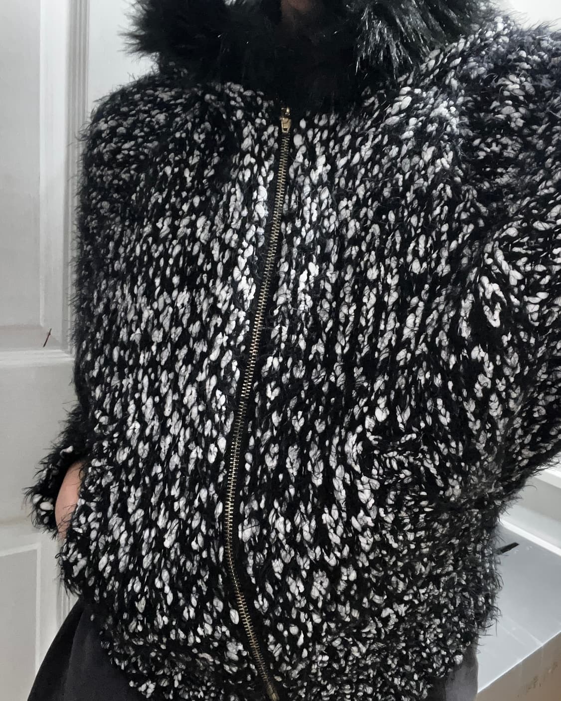     Black & White Fuzzy Knit Jacket 상품이미지3