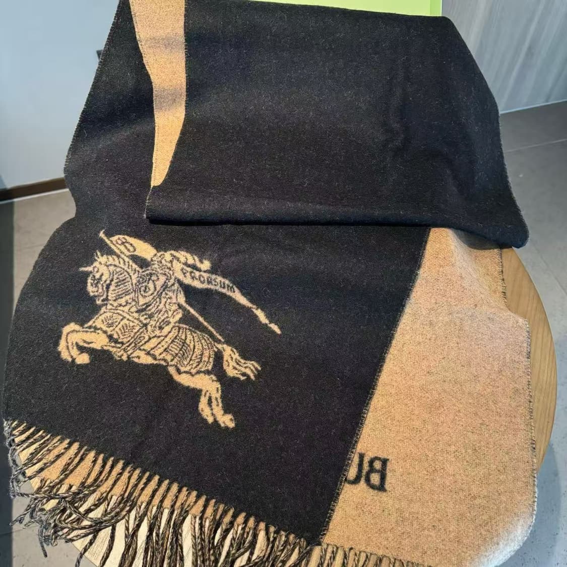 버버리숙녀 리버서블 스카프
 상품이미지6