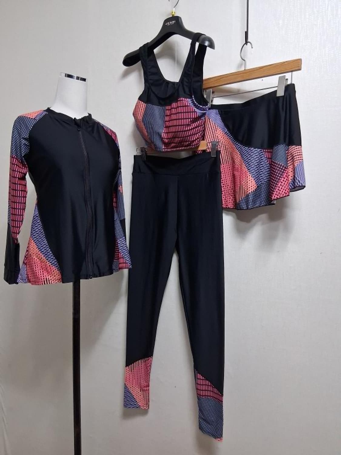 일본수입 여성 헬스저지운동복  4개 셋업 미착용 66
 상품이미지1