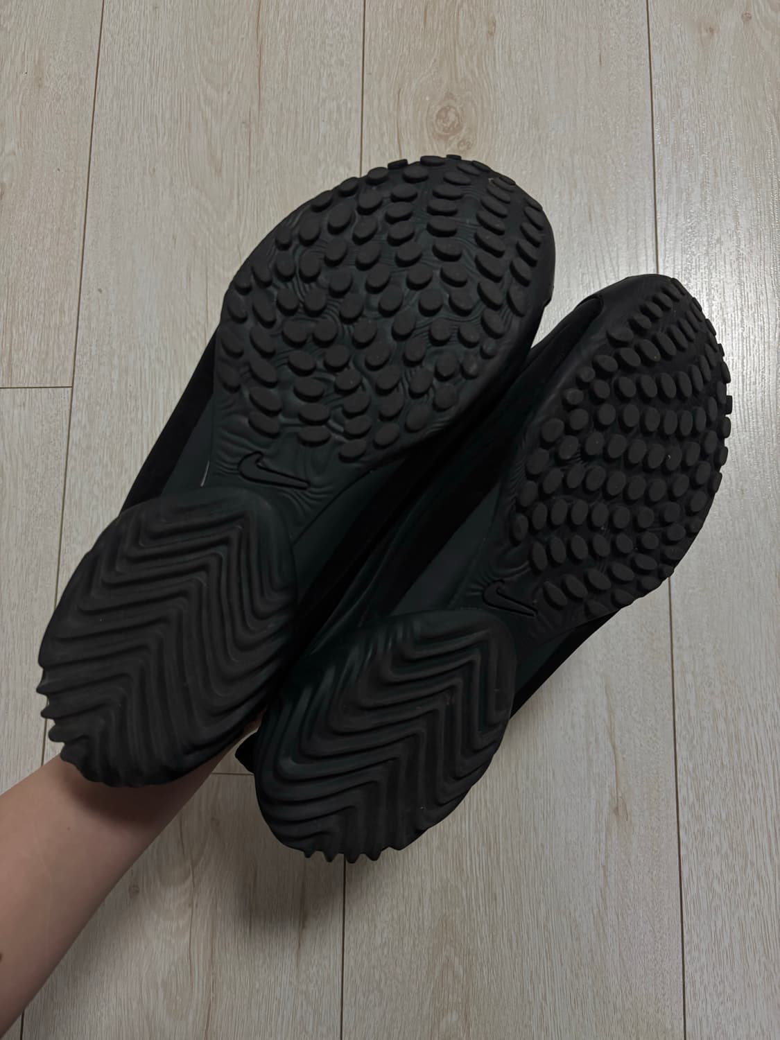 나이키 아스트라 울트라 트리플 블랙 상품이미지4