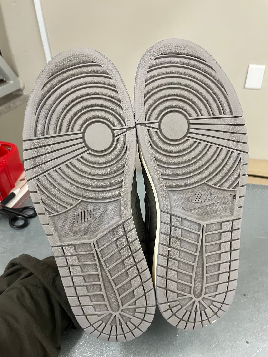 조던1 로우 SE 크래프트 블랙 시멘트그레이 285  상품이미지6