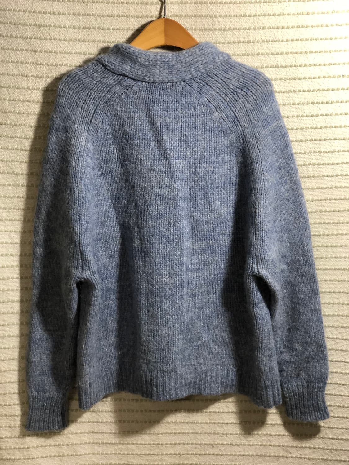 띠어리 알파카 울 혼방 블루 숄카라 브이넥 니트 스웨터 상품이미지2