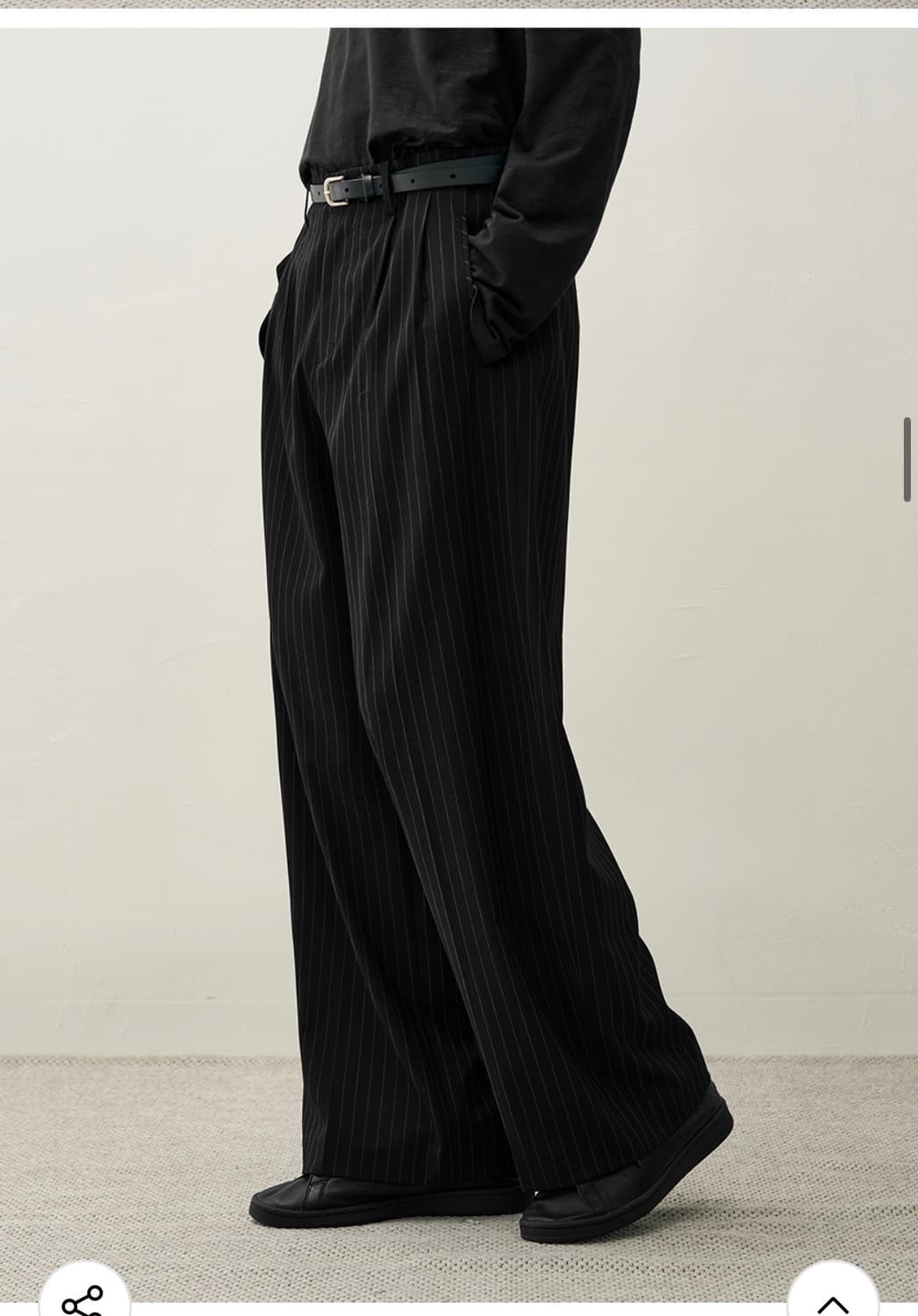 (새상품)(M) 드로우핏 투 턱 와이드 핀 스트라이프 슬랙스 BLAC 상품이미지5