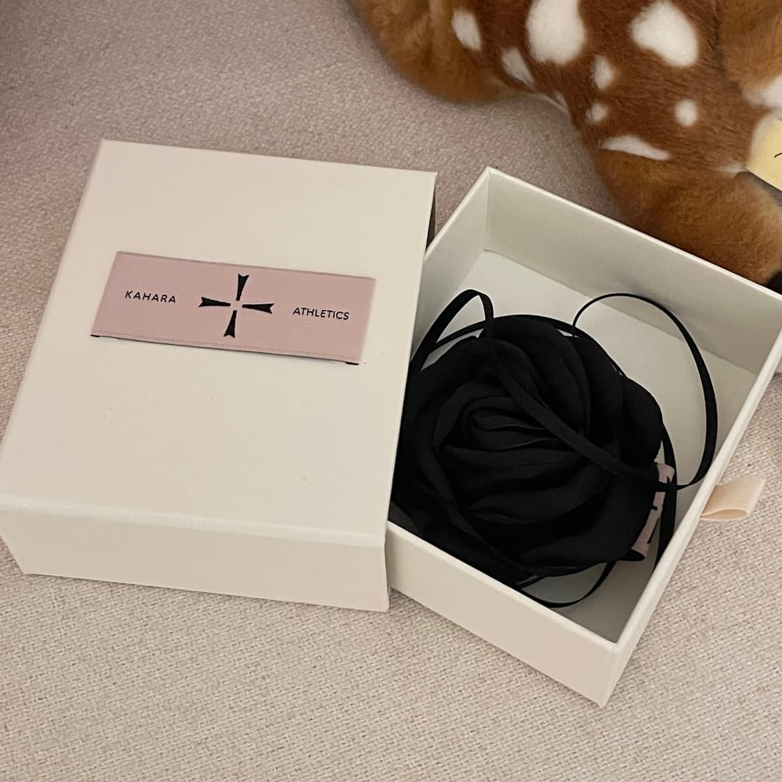새상품 카하라 새틴 로즈 제트 블랙 발레 코어 발레리나 키링 상품이미지7