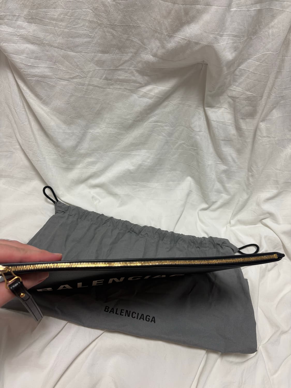 [대전백화점] 발렌시아가 로고 클러치 L 상품이미지4