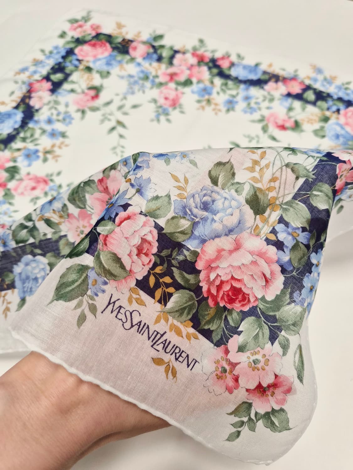 입생로랑 쁘띠 스카프 손수건 머플러  상품이미지3