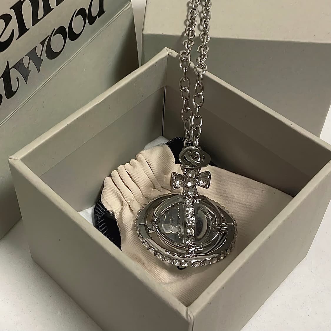 풀박스) 비비안웨스트우드 크리스탈 오알비 펜던트 목걸이 상품이미지2
